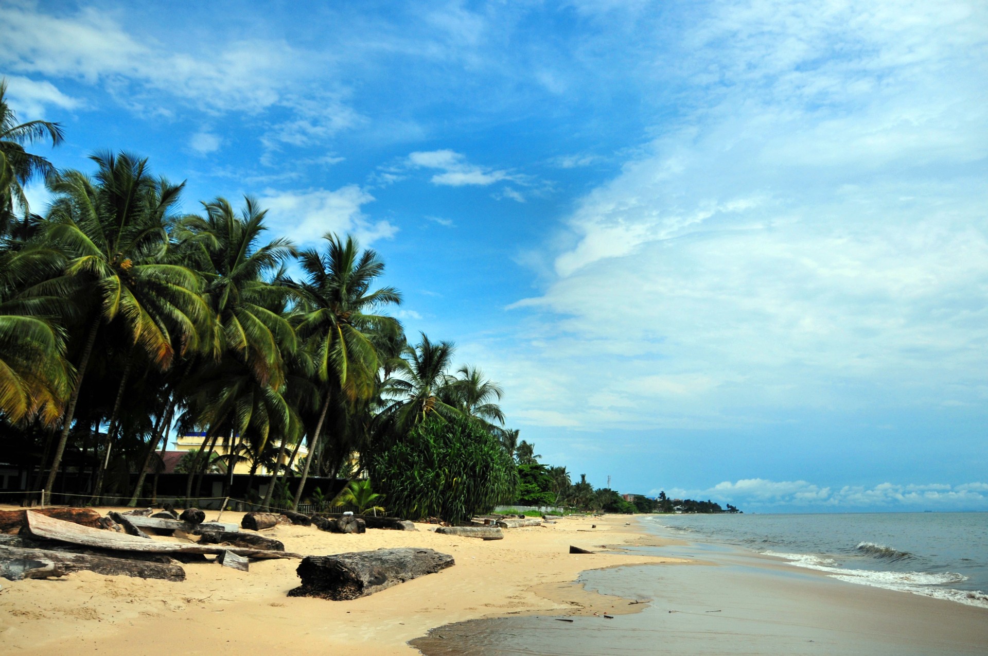 Libreville, Gabon: Tropicana beach